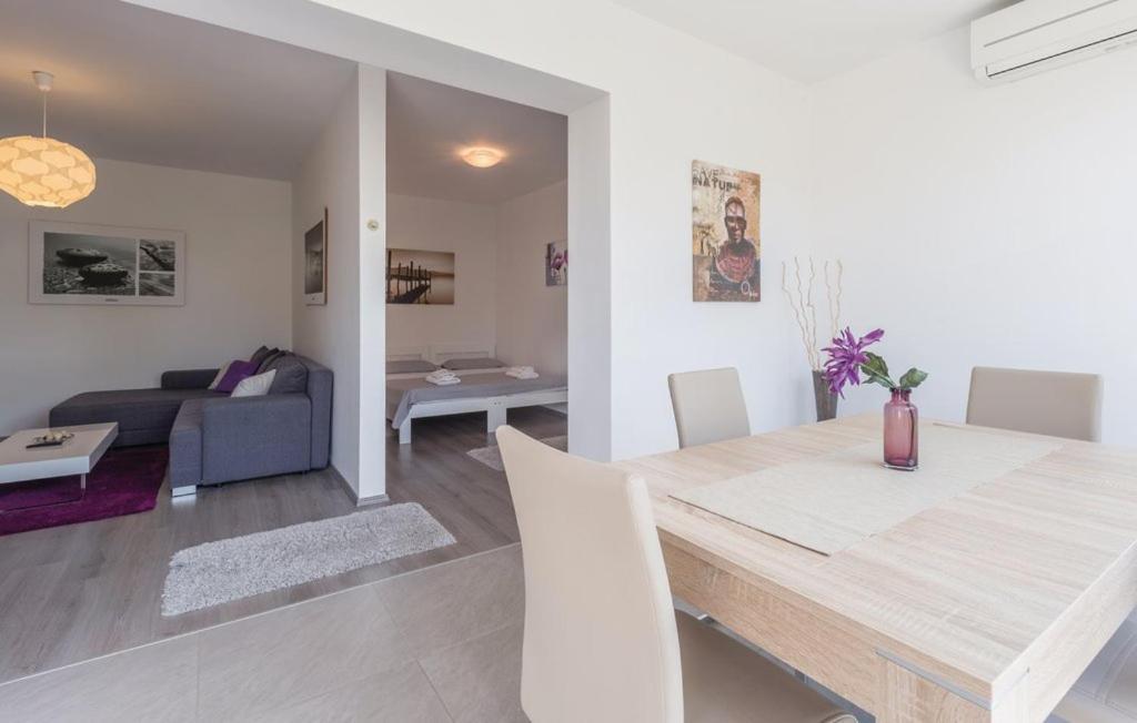 Ivni Apartmani Новиград Экстерьер фото